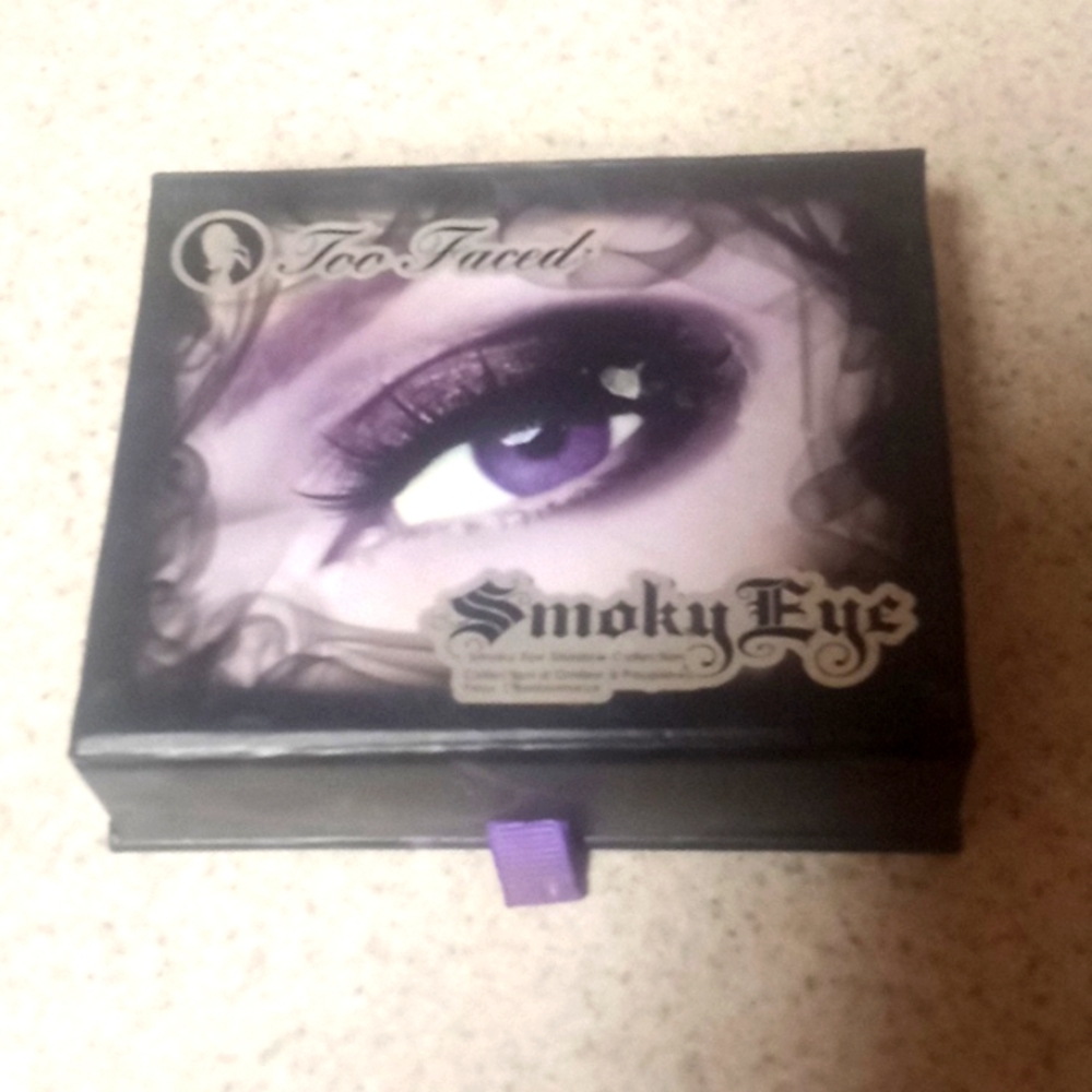 Too faced  smoky eye palette RARE!